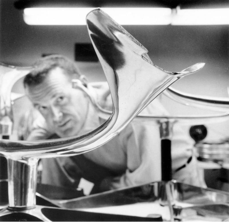 travail d'aluminium poli avec Charles Eames chez Vitra pour Issima