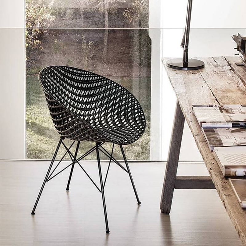 chaise Smatrik de Kartell finition noire chez issima