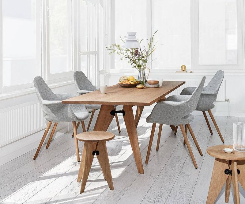 tabouret Bois de Jean Prouvé pour Vitra chez issima à Marseille